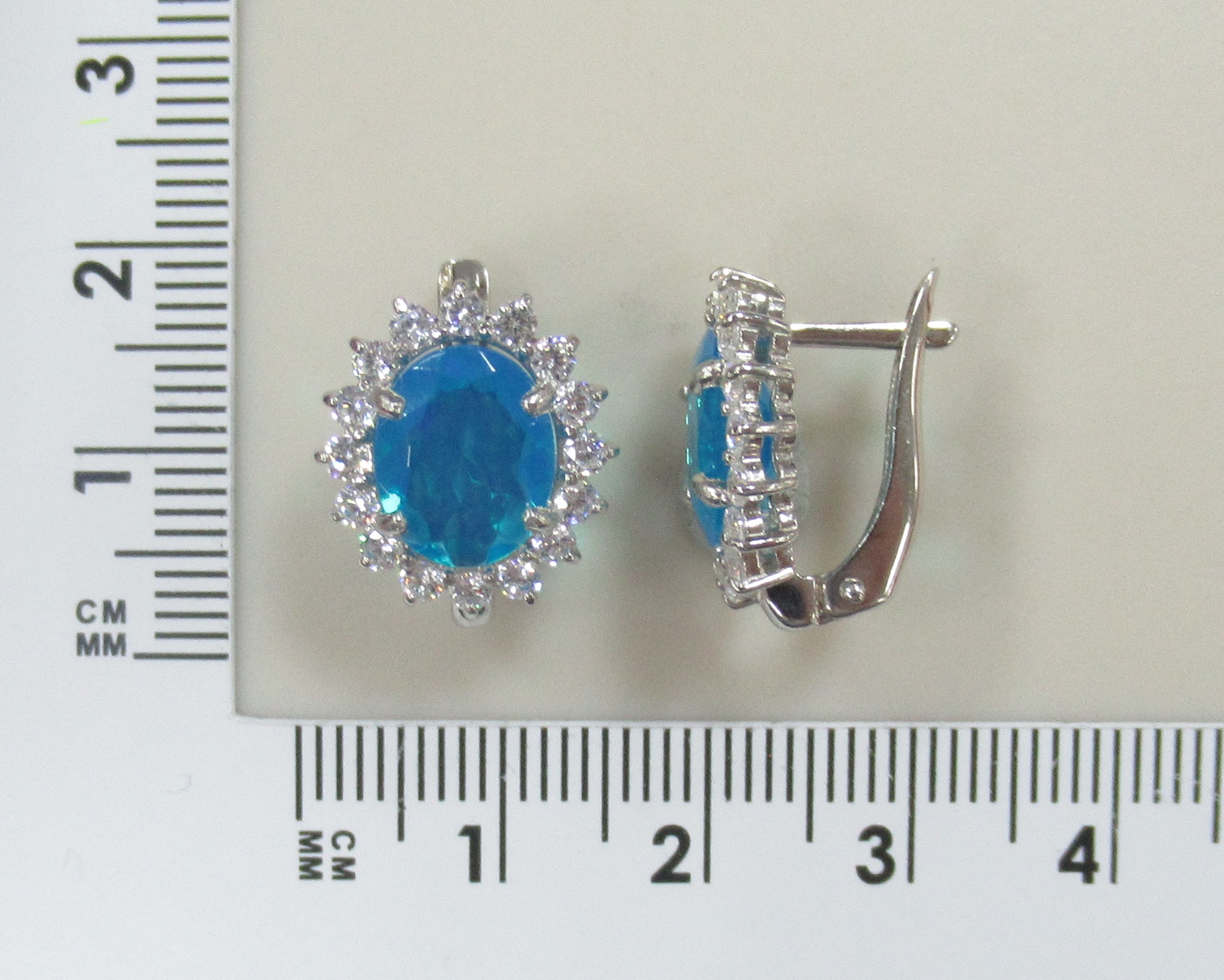 Серебряные серьги с голубыми опалами